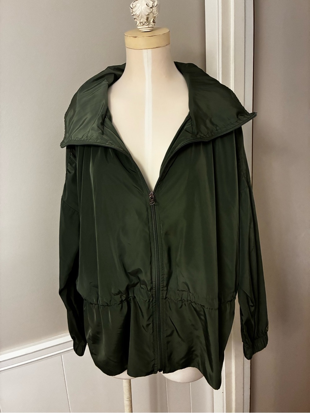 CALIA by Carrie Underwood Anywhere Woven Ruched Jacket In Olive Thyme Color